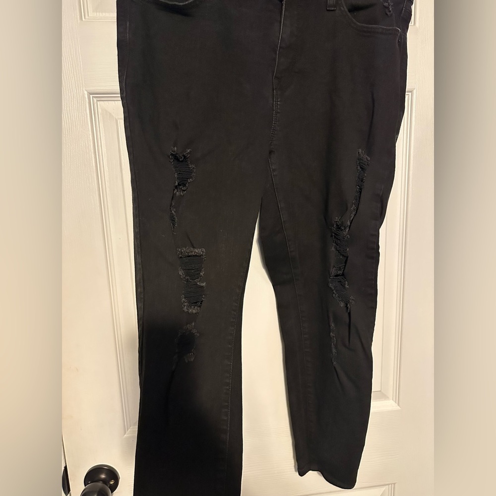 NWOT size 16S black torrid distressed jeans